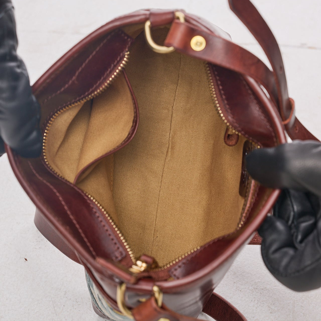 Rugged Cowhide Leather Crossbody Bag - Image 4