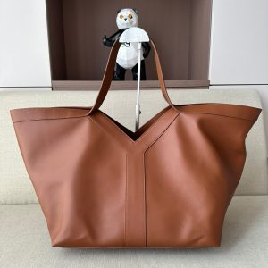 V Cowhide Leather Tote bag